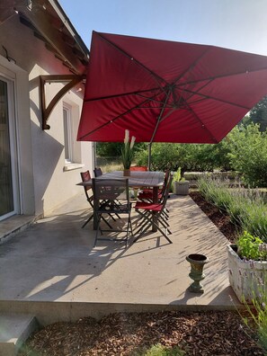 Outdoor dining - La Parenthèse Solognote – Pool – 25 min from Beauval (Gy-en-Sologne)