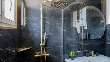 Shower, hair dryer, towels