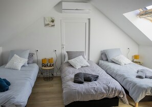 3 chambres, fer et planche à repasser, Wi-Fi, draps fournis
