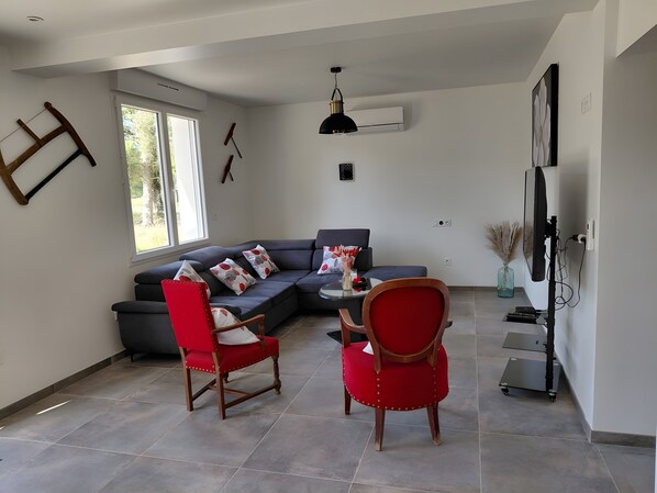 Living area - La Parenthèse Solognote – Pool – 25 min from Beauval (Gy-en-Sologne)