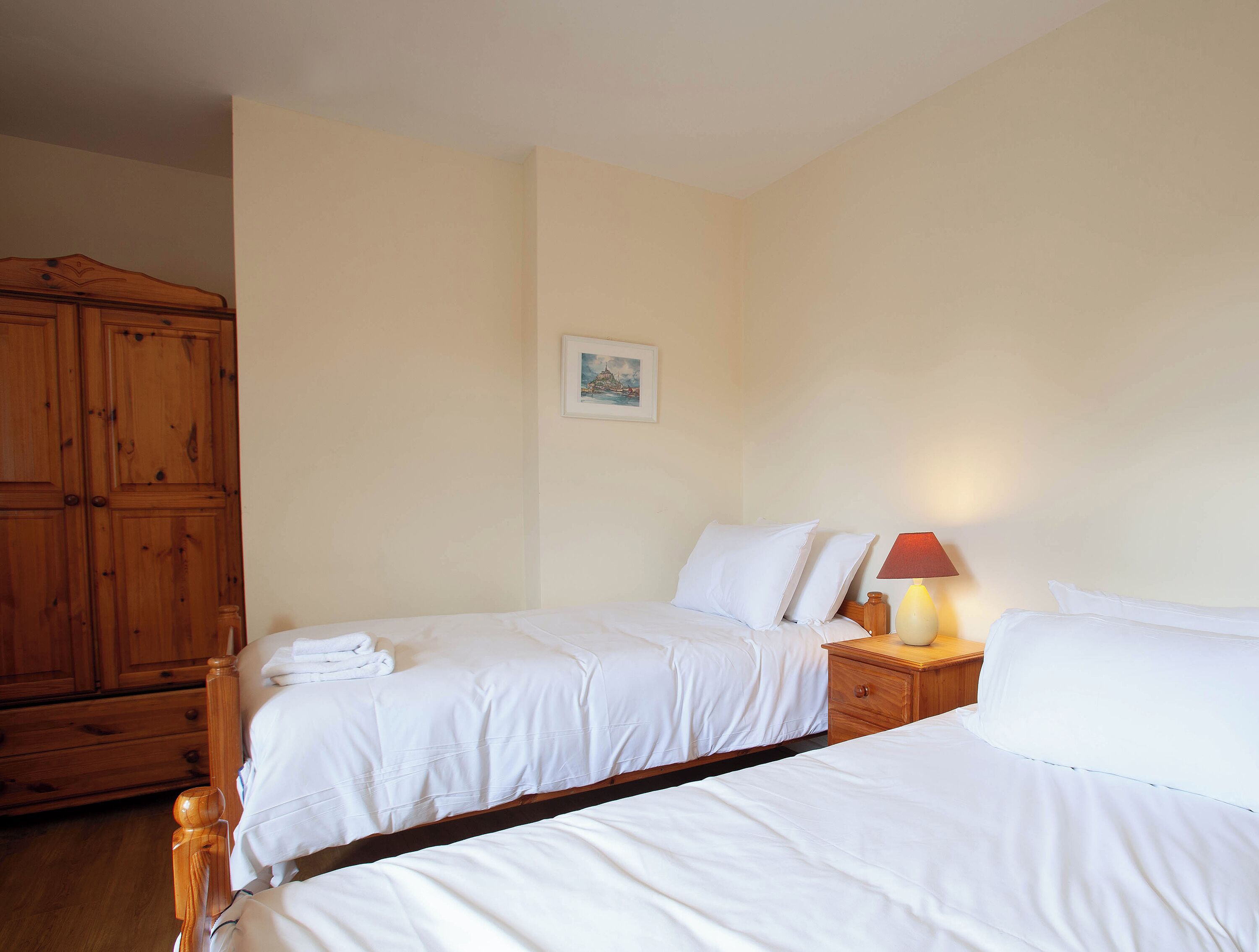 2 bedrooms, iron/ironing board, internet, bed sheets