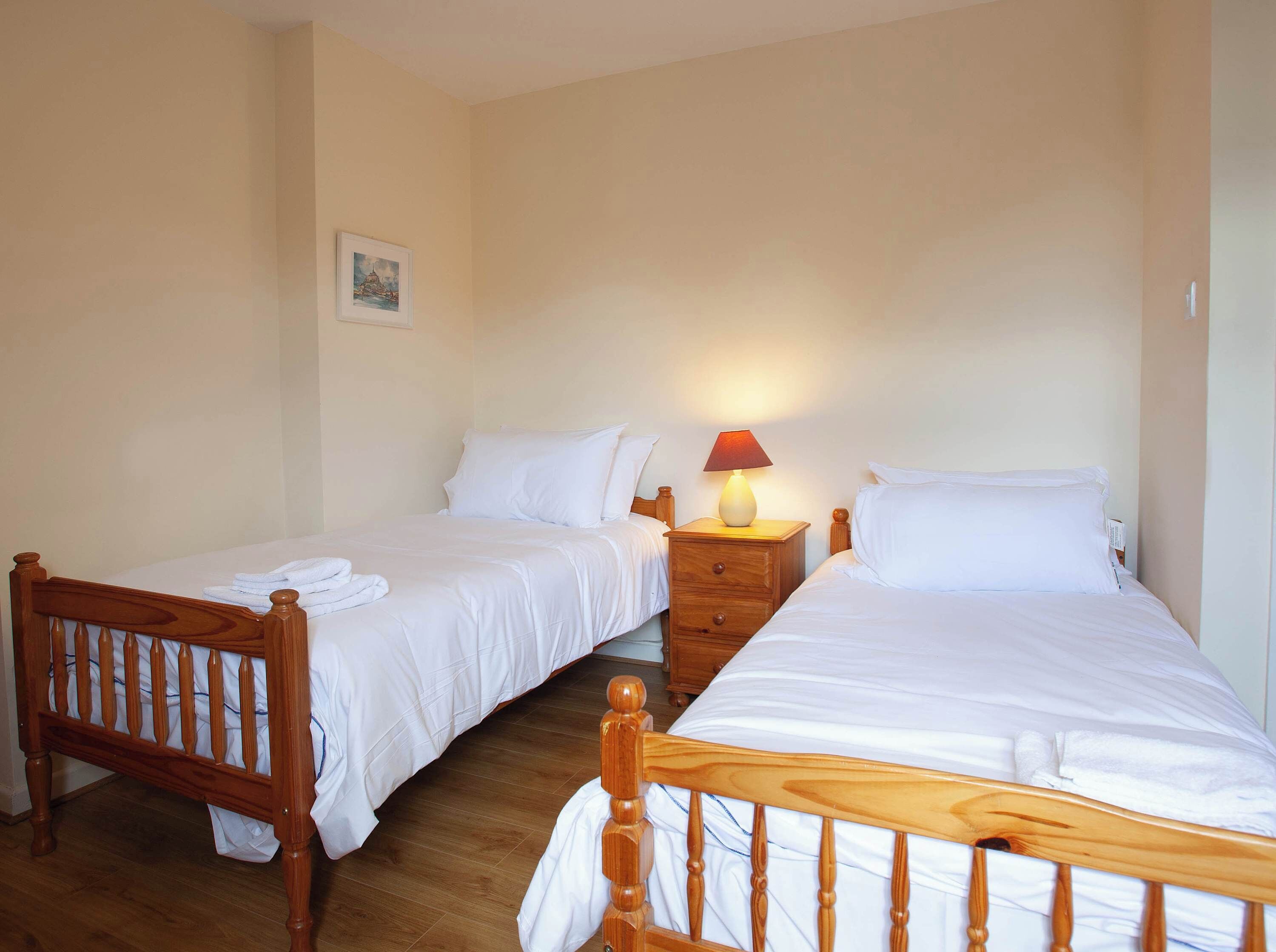 2 bedrooms, iron/ironing board, internet, bed sheets