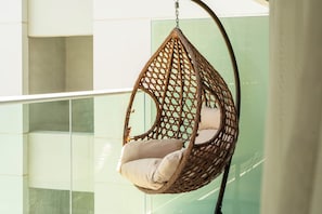Deluxe Apartment, Balcony, Lake View | Balcony - Keyrock Living | Stylish Lakeview in Business Bay (Dubai)