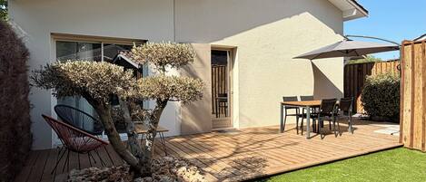 屋外ダイニングエリア