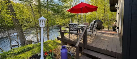 Family Cottage, River View | Outdoor dining