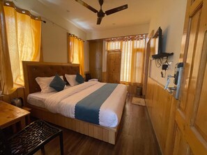 Luxury Double Room, Balcony - Hotel Diwan Sach Pass Himalayan Brothers (Degrah)