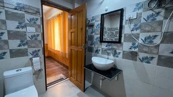 Luxury Double Room, Balcony | Bathroom