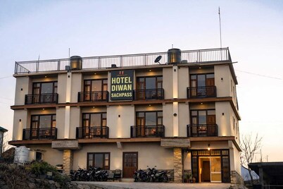 Hotel Diwan Sach Pass Himalayan Brothers