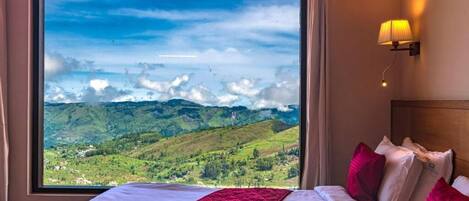 Suite, balcón, vista a la montaña | Insonorización, tabla de planchar con plancha y wifi gratis