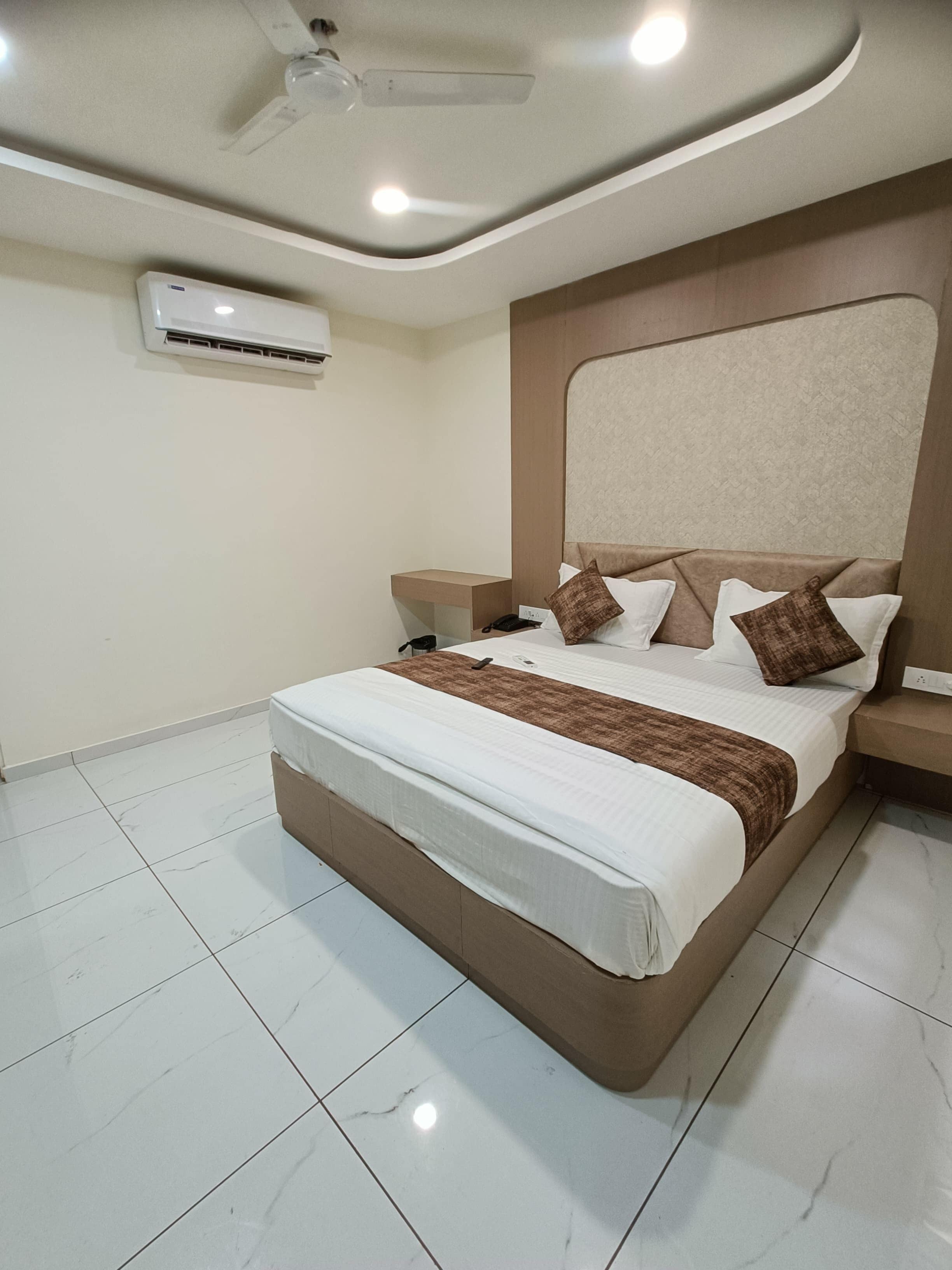 Deluxe Double Room, City View | Desk, laptop workspace, iron/ironing board, free WiFi