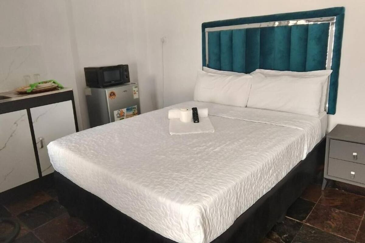 Economy dubbelrum - 1 dubbelsäng - privat badrum - utsikt mot poolen | Gratis wi-fi