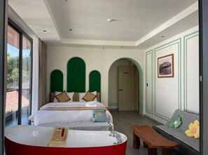 Desk, blackout curtains, iron/ironing board, free WiFi - HAKU Boutique Hotel Da Lat - Ly Tu Trong (Da Lat)