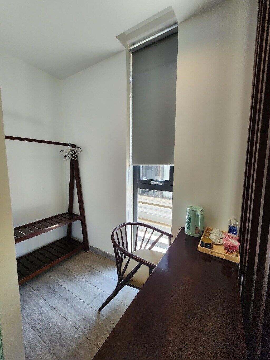 Kamar Double Deluks, balkon, pemandangan kebun | Meja kerja, tirai kedap cahaya, setrika/meja setrika, dan Wi-Fi gratis