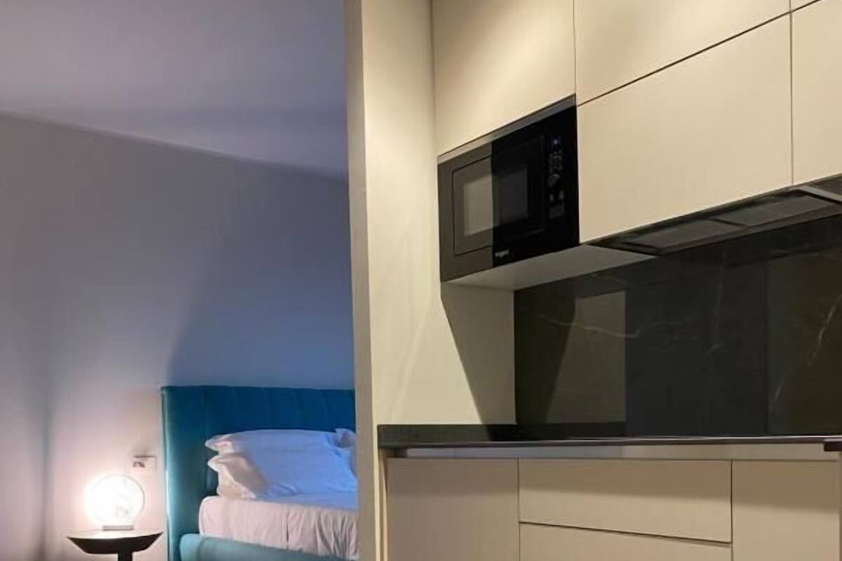 Suite Junior, balkon, pemandangan halaman | Brankas dan Wi-Fi gratis
