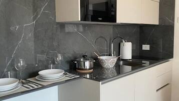Camera doppia, vista mare | Cucina privata