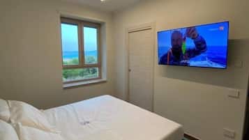 Suite Junior, balcone, vista cortile | Una cassaforte in camera, Wi-Fi gratuito