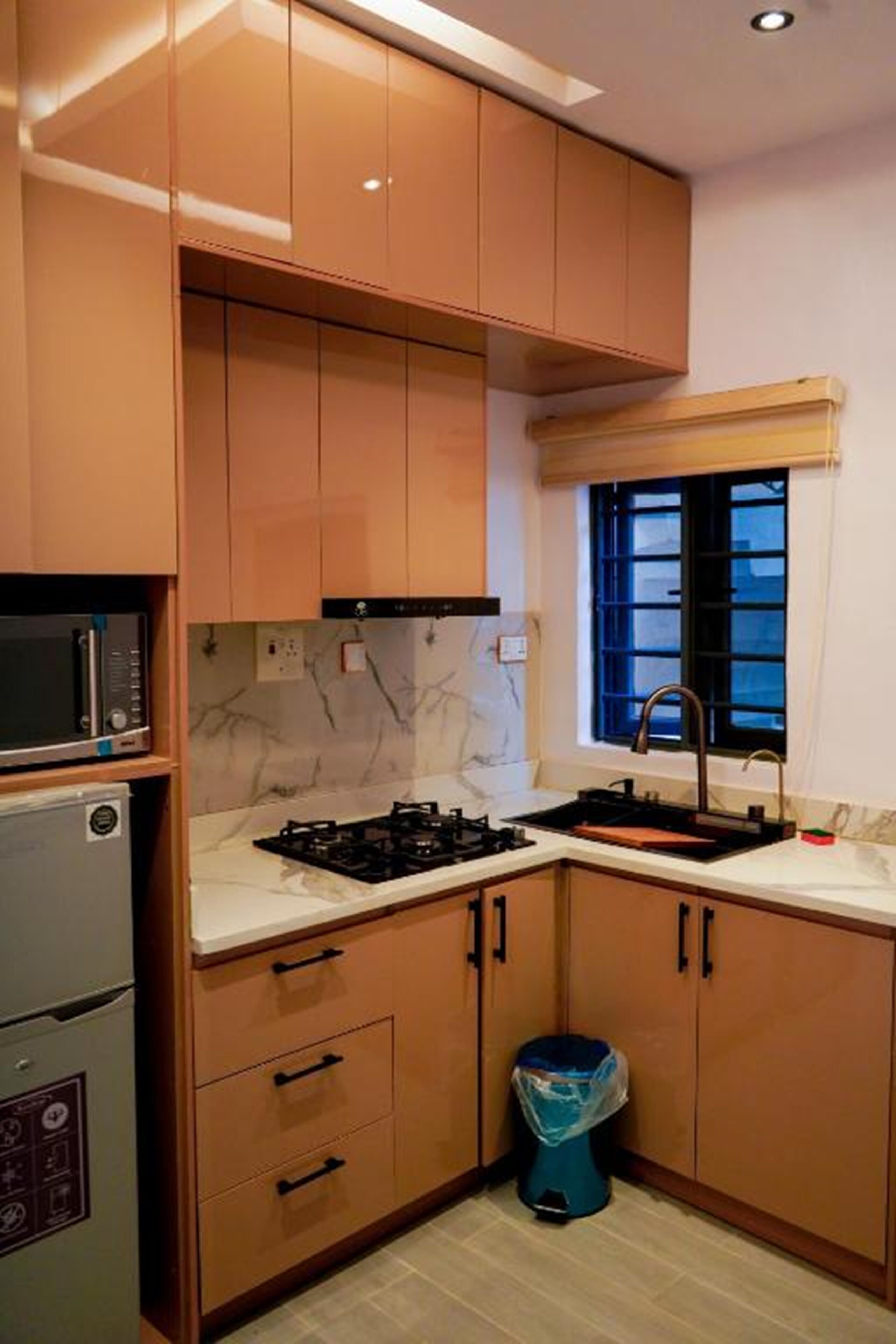 Executive Apartment | Private kitchen | Fridge, microwave, oven, stovetop
