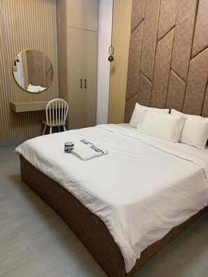 Deluxe Apartment | Desk, laptop workspace, blackout curtains, soundproofing - TM Luxury Apartment (Lagos)