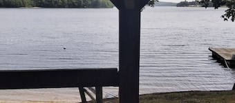 25 m² cottage right on the water; pets allowed