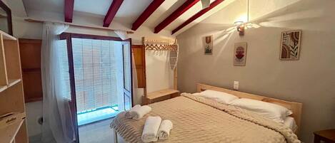 WiFi, bed sheets