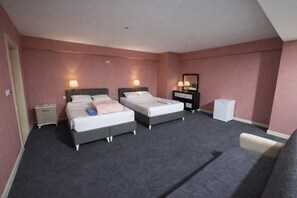 Family Triple Room, Smoking | Free WiFi - Lacos hotel konaklama (Sur)