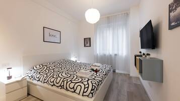 Apartemen, 2 kamar tidur, balkon, pemandangan halaman | Setrika/meja setrika dan Wi-Fi gratis