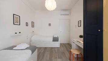 Apartment, 2 Bedrooms, Balcony, Courtyard View | Iron/ironing board, free WiFi