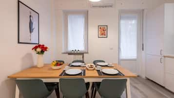 Apartment, 2 Bedrooms, Balcony, Courtyard View | Private kitchen