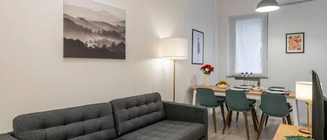 Departamento, 2 habitaciones, balcón, vista al patio | Área de sala de estar