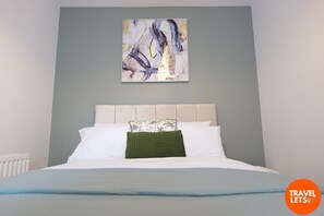Iron/ironing board, WiFi - 4 Bedroom Derry City Centre House I Free Parking (Derry / Londonderry)