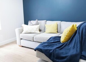 TV - 4 Bedroom Derry City Centre House I Free Parking (Derry / Londonderry)