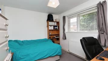 4 bedrooms, iron/ironing board, free WiFi, bed sheets