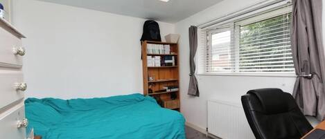 4 bedrooms, iron/ironing board, free WiFi, bed sheets
