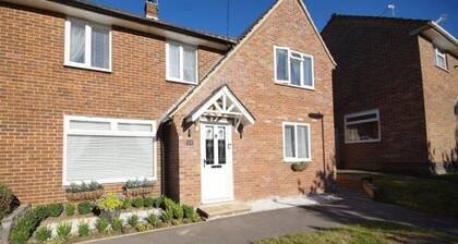 Spacious 4-bedroom Family Home Sleeps 8