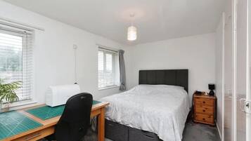 4 bedrooms, iron/ironing board, free WiFi, bed sheets