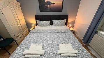 Bügeleisen/Bügelbrett, Reisekinderbett, Bettwäsche