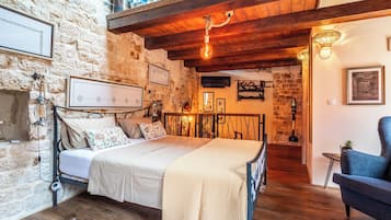 1 bedroom, in-room safe, desk, iron/ironing board
