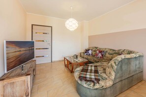 TV, stereo - Family-friendly vacation rental with a terrace and Wi-Fi—close to the beach in a quiet location (Koserow)