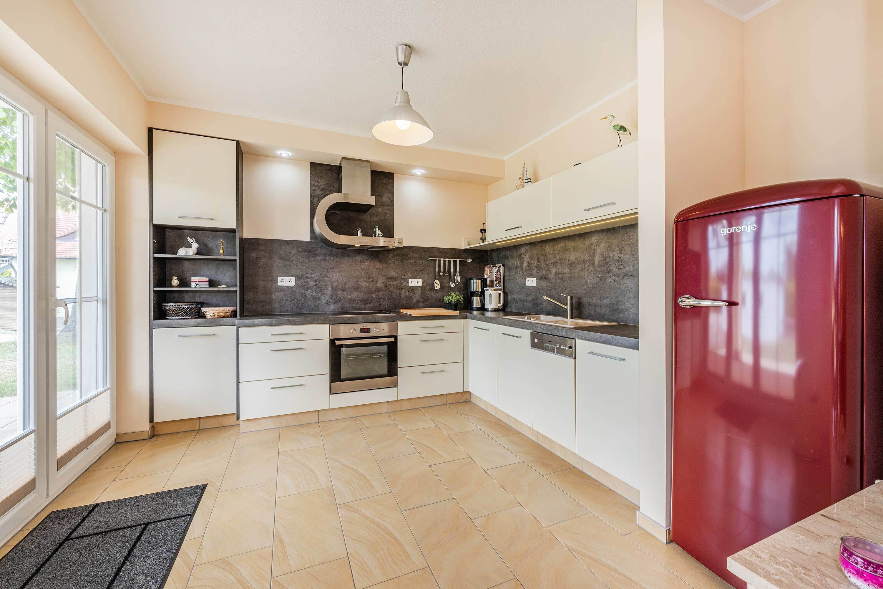 Kühlschrank, Ofen, Herdplatte, Geschirrspüler