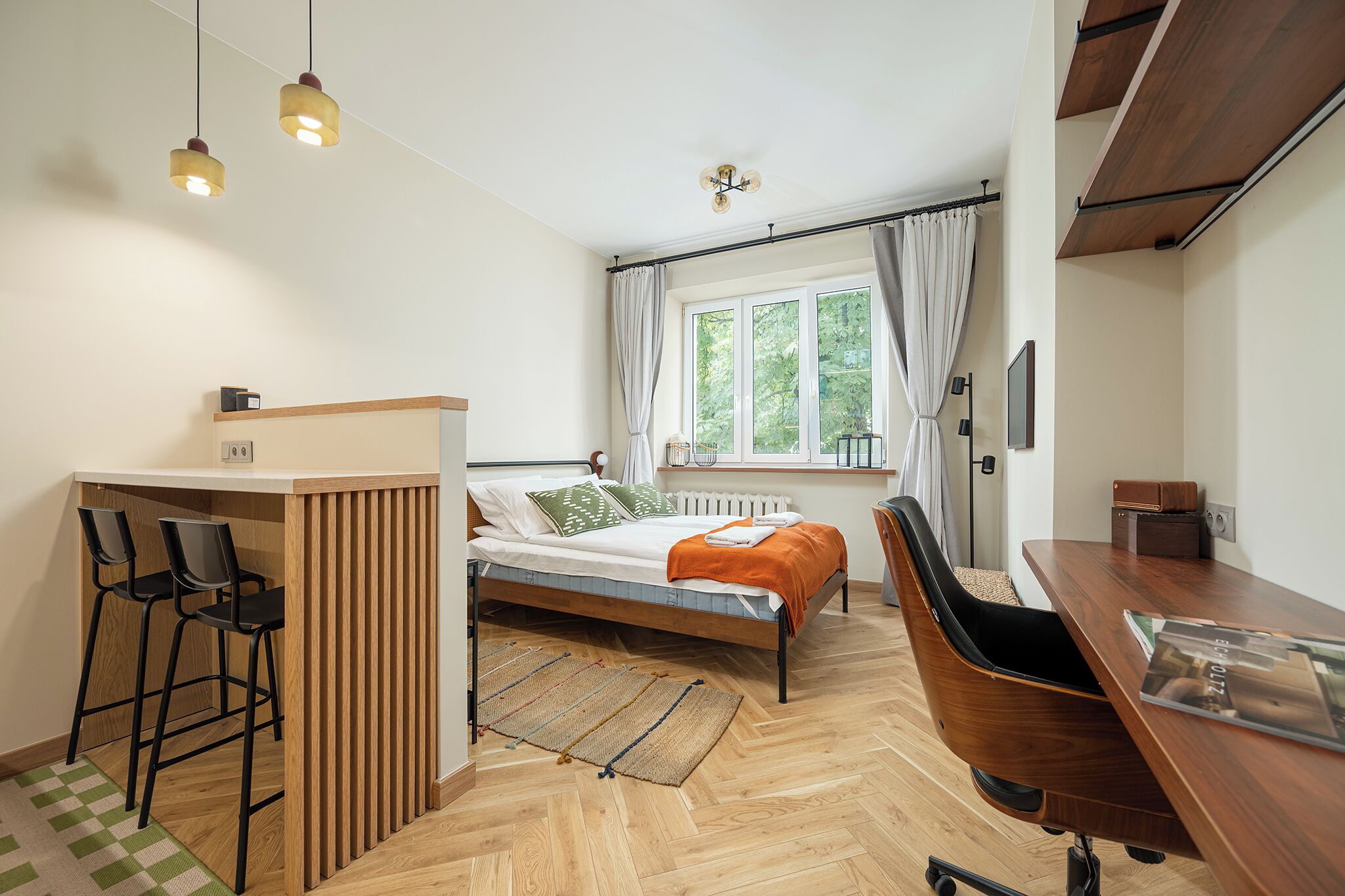 Studio, 1 keskisuuri parisänky | Silitysrauta/-lauta, ilmainen Wi-Fi