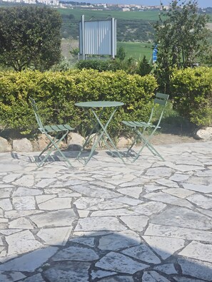 Terrace/patio - Room 'Villa Ristòries 4' with Hill View, Wi-Fi and Air Conditioning (Matera)