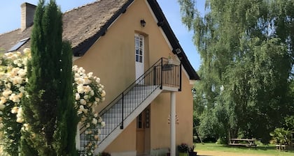 Bed and Breakfast 'Chambre Les Fauvettes' with Shared Terrace, Shared Garden and Wi-Fi