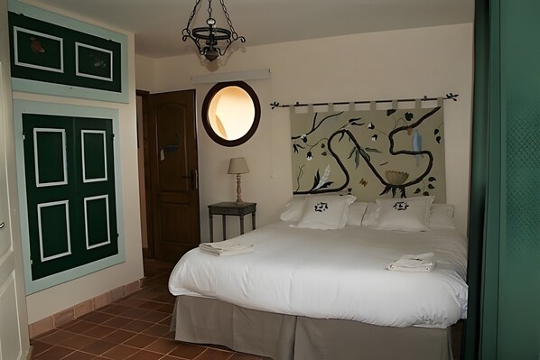 Room - Bed and Breakfast 'Canard' with Shared Pool, Shared Garden and Wi-Fi (Hauterives)