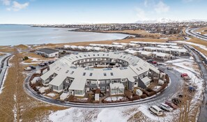 Exterior - Modern and family friendly house in Garðabær (Garðabær)