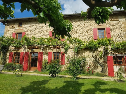 Chambre d’hôtes « Chevreuil » avec piscine partagée, jardin commun et Wi-Fi