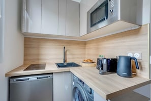 Căn hộ | Bếp riêng | Dụng cụ pha cà phê/trà, tủ lạnh, lò vi sóng, bếp nấu 