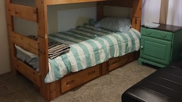 3 bedrooms, travel crib, free WiFi, bed sheets