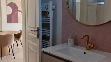 Comfort Apartment | Bathroom