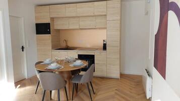 Comfort Apartment | Dining