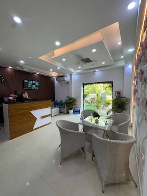Reception - Hotel SV Near Noida Metro Station 52 (Noida)